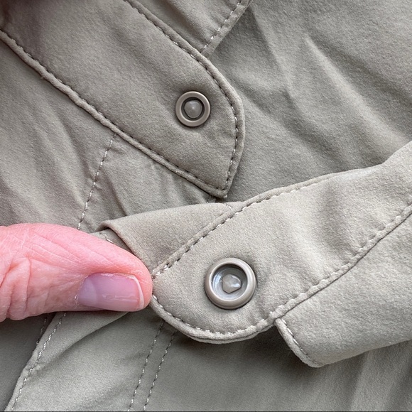 MEC insect-repelling hiking shirt size L - Picture 4 of 9